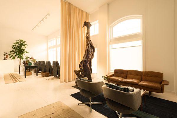 Golden Hour foyer and group seating for acupuncture