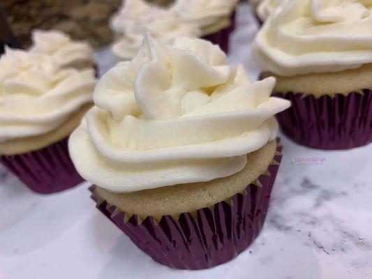 Vanilla Cupcakes with Buttercream Frosting