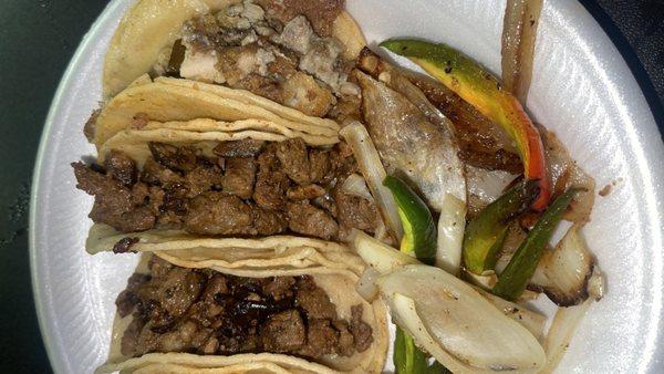 Tacos de tripa and asada