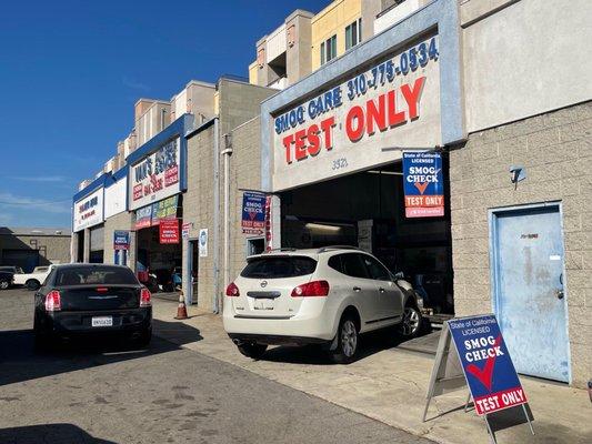 Smog testing center