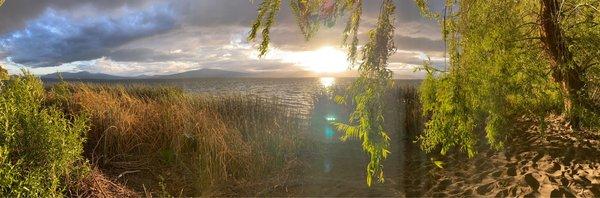 Beautiful nook. Quite. Lots of stars. Beautiful view of the lake.