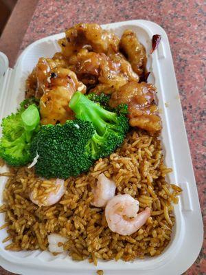 General Tso Chicken w. shrimp fried rice