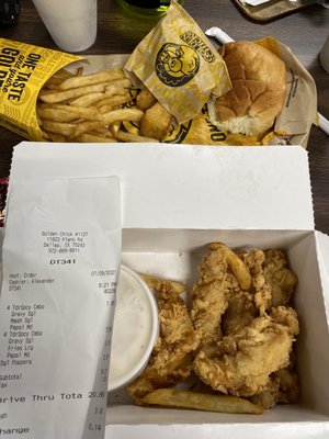 No spice on the tenders, you see two of the three poppers I got and my receipt that shows I ordered spicy meals. Not good quality.