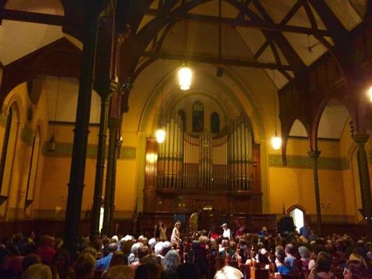 Beautiful interior. I would love to hear that organ.