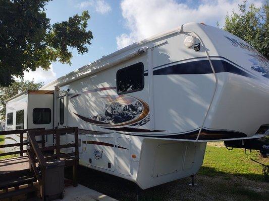 Pre-sale inspection on this 2012 Keystone Montana! It is in great shape and has a certified clean bill of health!