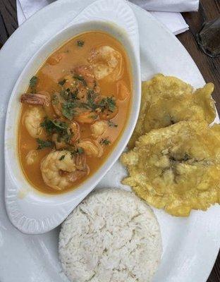 Camarones, arroz blanco & tostones