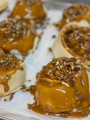 caramel pecan rolls