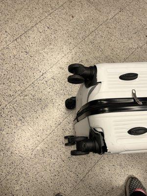 I purchased this suitcase, used it once before the wheels broke off. Refused my exchange