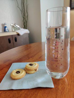 Cucumber infused water and cookies~