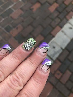 International Nails