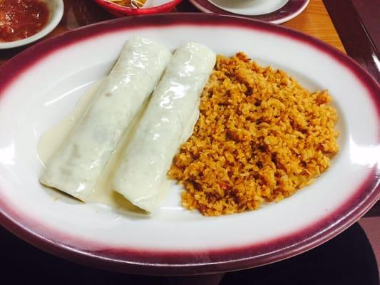 Beef stew quesadillas, covered in a white cheese sauce. Spanish rice, very tasty dish.