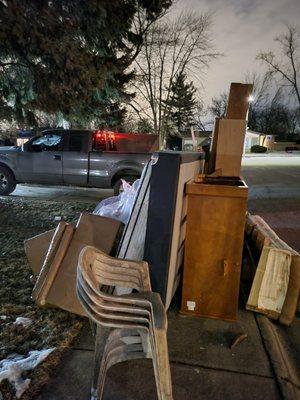 Curb side pick up  South Holland Late out sweeping up junk  773-968-4146 brand.page/Martinez Chicago IL