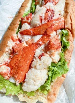 Warm lobster roll with drawn butter