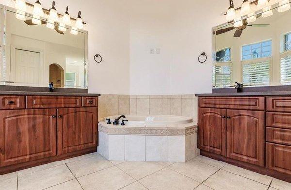 Cape Coral Jetted Tub in Master Bathroom