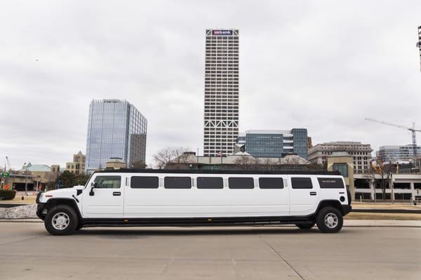 Hummer H2 18 Passengers