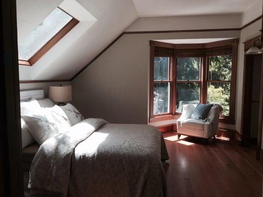 Sunshine inside SW Cedarwood listing of Team Klang/Shea-han. Master Bedroom Peace