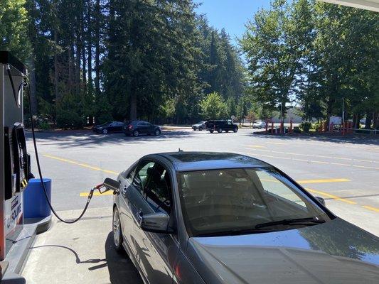 The cars (none) waiting for me finish so they can tank up. This was a Saturday late morning.   There are plenty of gas pumps here.