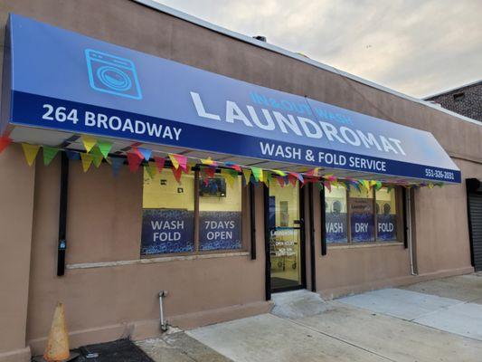 In & Out Laundromat - Newark