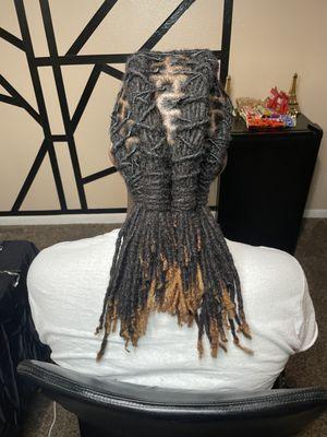 Barrel Twist
 Looking for a clean twist or dread style?! Then you're in the right place!