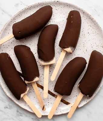 Frozen and chocolate-dipped bananas... YUMMY!