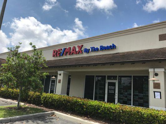 RE/MAX BY THE BEACH EXTERIOR