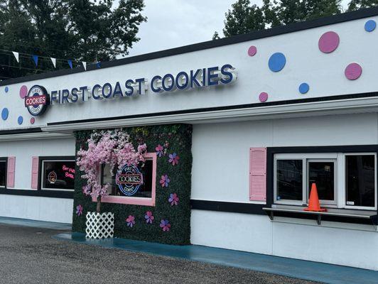 Store front of first Coast cookies.