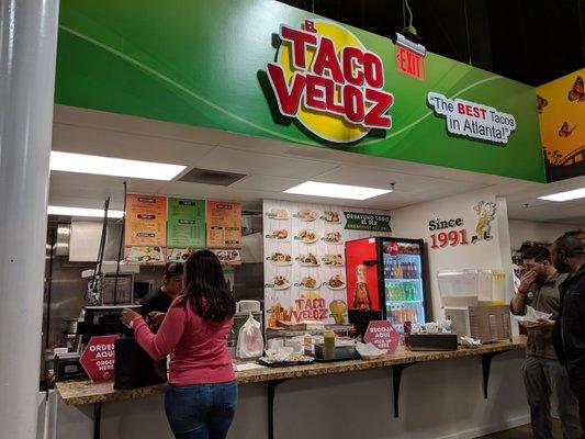 Storefront inside the food court at Plaza Las Americas.