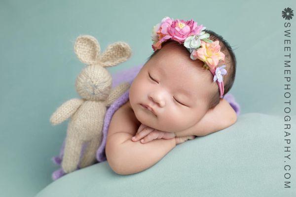 Sacramento in-home newborn baby photographer. Affordable Sacramento newborn baby photography in the comfort of your home.