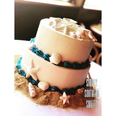 A absolutely beautiful beach themed style wedding cake!