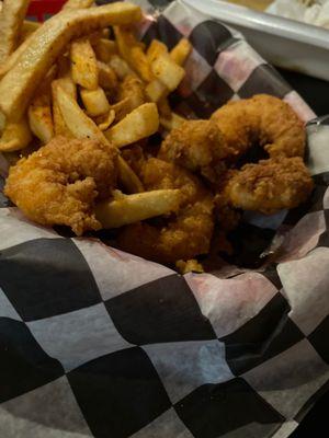 Shrimp Basket & Fries