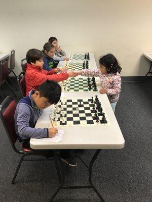 Aarini plays against 8 opponents simultaneously!