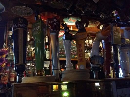 Lots of draft, package and champagne on tap. A perfection on dive bars minus shuffle board.