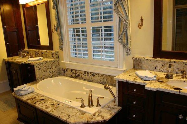 Tub and vanities