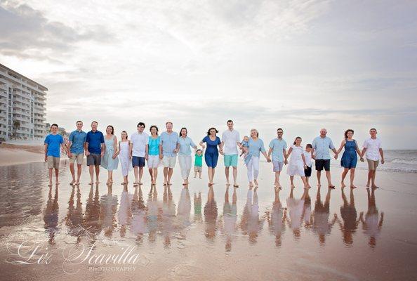 Large family beach photo - Liz Scavilla Photography