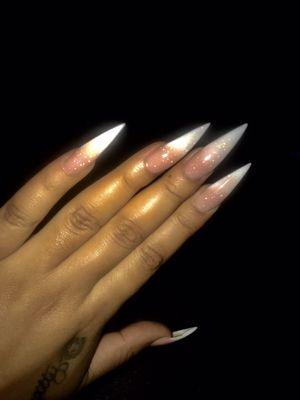 Forms stiletto nails