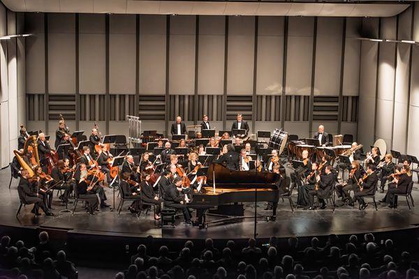 Classical pianist Jeffrey Biegel performs with PGSymphony.