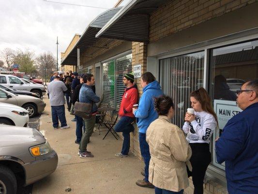 The line for #RSD2018 already stretches at least half a block. Hard to say if I'll find anything I came for.