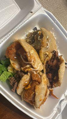 Gorditas de asada , chicharon, chile verde , alpastor