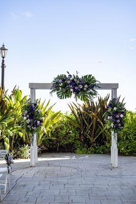 The Wedding arch is beautiful!