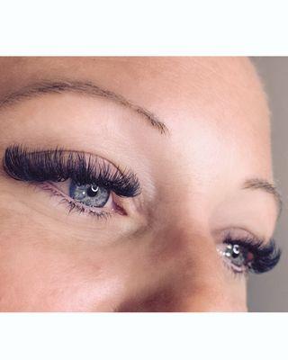 Volume lash extensions