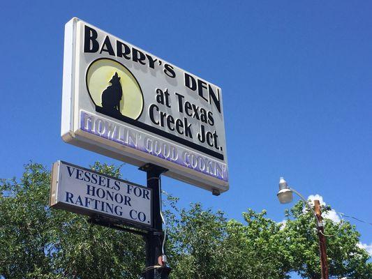 Barry's Den sign