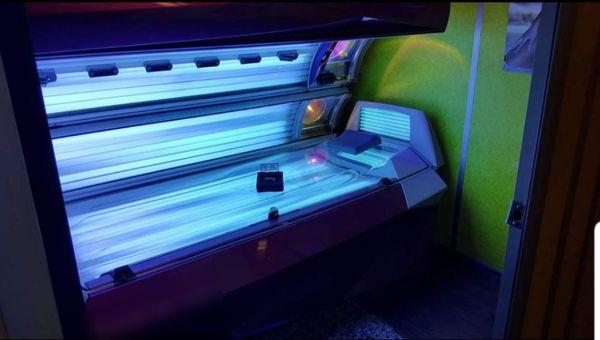 Level 4 Super Bed with Aromatherapy and Misting Options, Air Conditioning, Shoulder Tanners, Neck Tanners and more! 12 Minute Max Session.