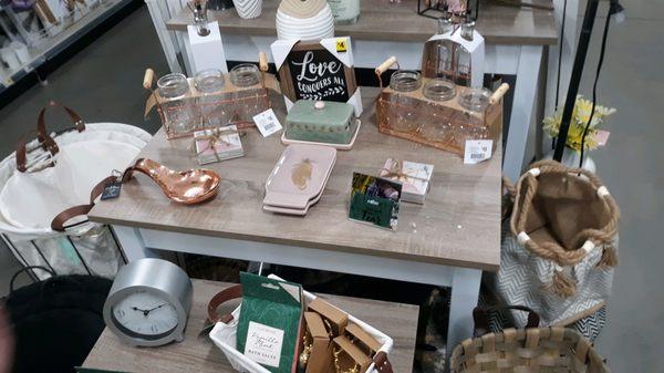 More trendy copper pieces spotted!