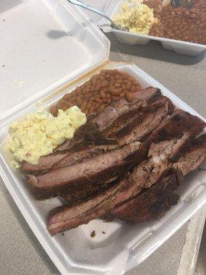 Half rack with potatoes salad and baked beans