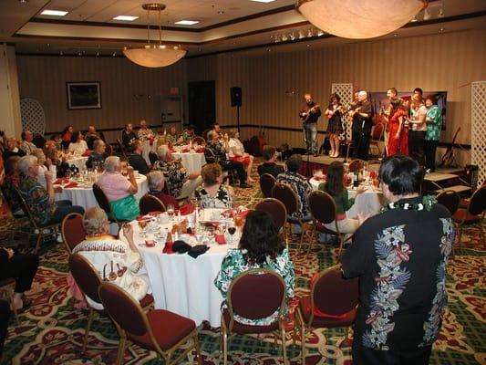 The grand Saturday night concert and dinner at Lone Star Ukulele Festival, 2009