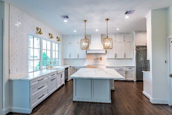 Beautiful kitchen remodel with high end finishes completed in Taylor Lakes Estate.