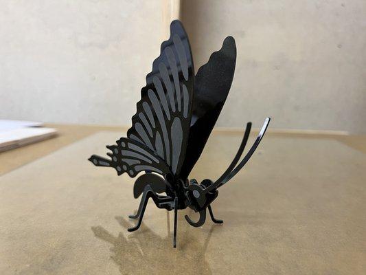 Acrylic butterfly to assemble. Let the wings of your imagination be open.