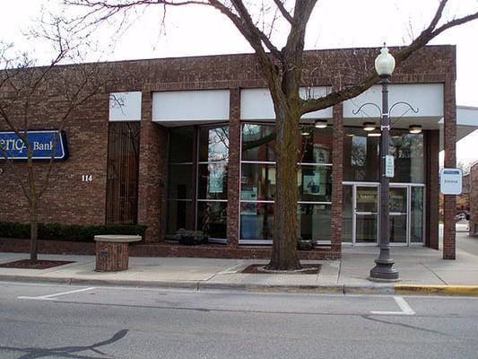 View of the bank from Michigan Avenue in downtown Saline. There is a drive-through.