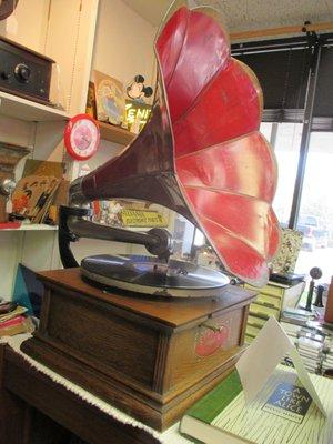 1905 Standard Talking Machine gramophone restored with records, needles and 1 year warranty