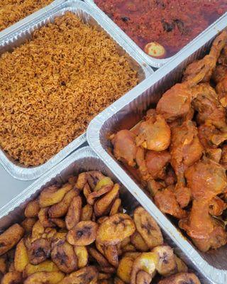 Jollof rice , plantains and chicken.